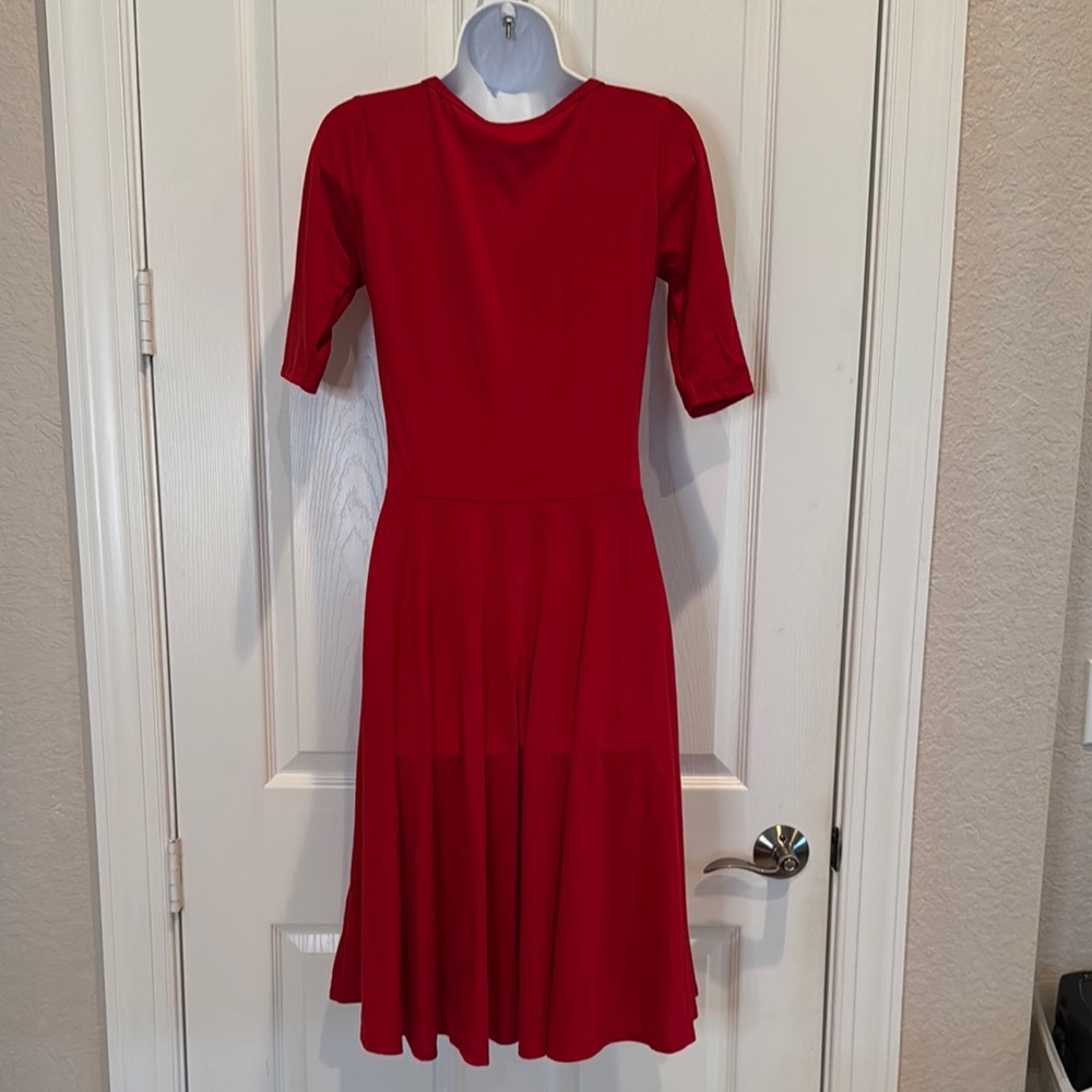 Elegant Red Dress - Picture 5 of 9